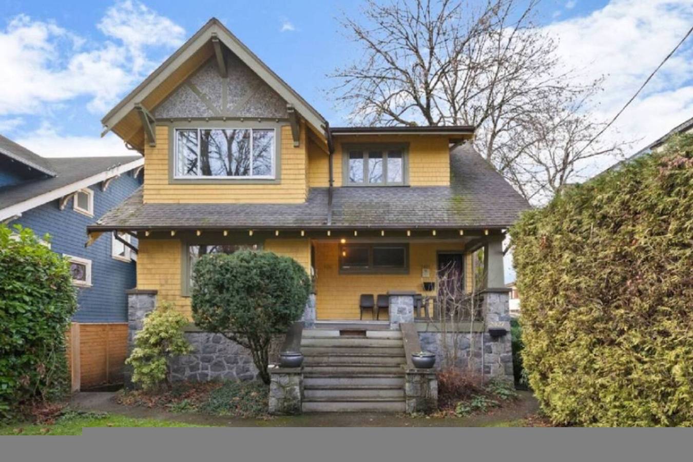 Charming 2 bedroom Duplex steps from Jericho Beach in Vancouver, British-Columbia