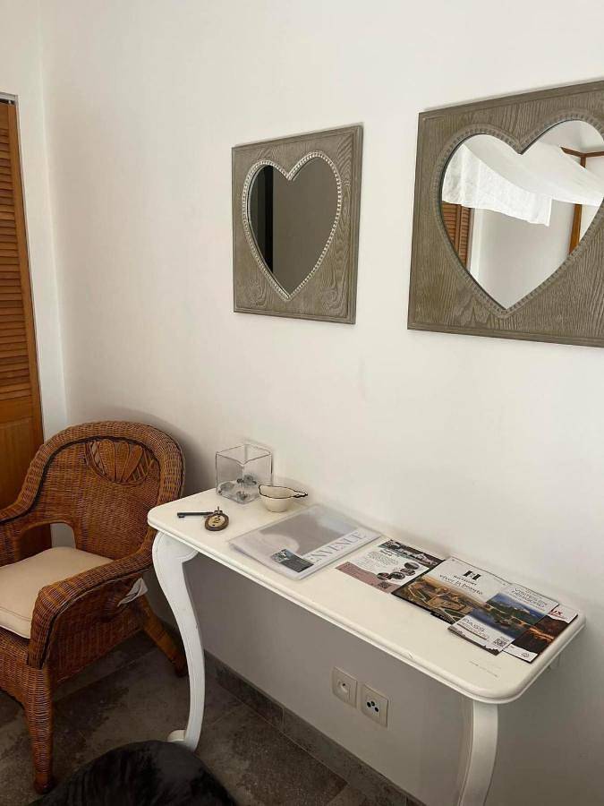 Gîte pour 2 personnes, avec vue et piscine ainsi que jardin et terrasse à Gabillou - 2