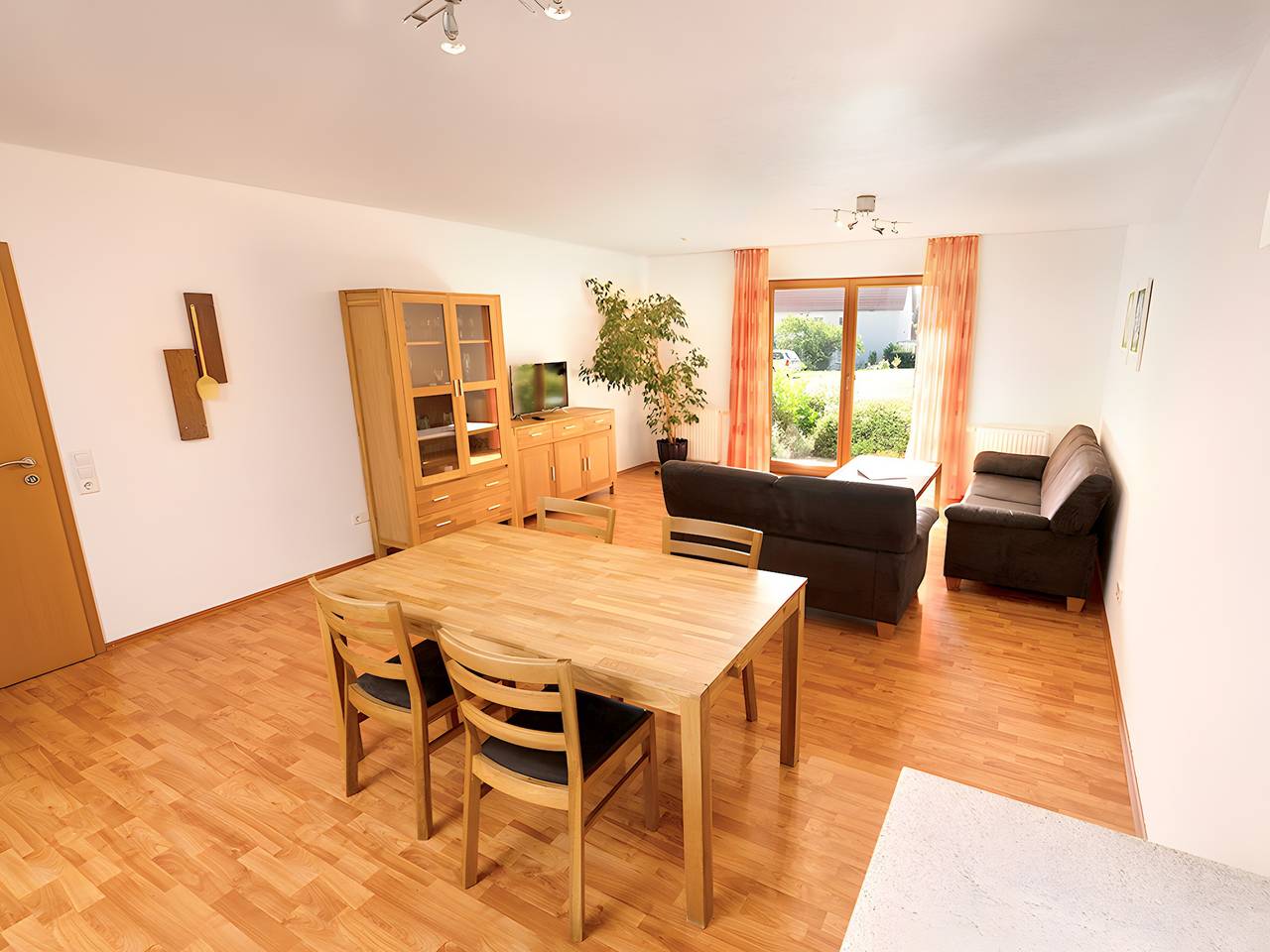 Ganze Wohnung, Ferienwohnung 'Himmelreich' mit Privatterrasse, Gemeinschaftsgarten und Wi-Fi in Börslingen, Alb-Donau-Kreis