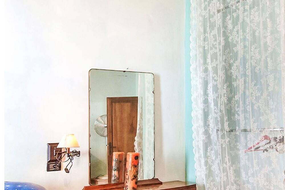 Apartamento entero, Bonito apartamento para 5 personas con Wifi, piscina, A/C, patio y mascotas permitida in Campiglia Marittima, Costa Etrusca