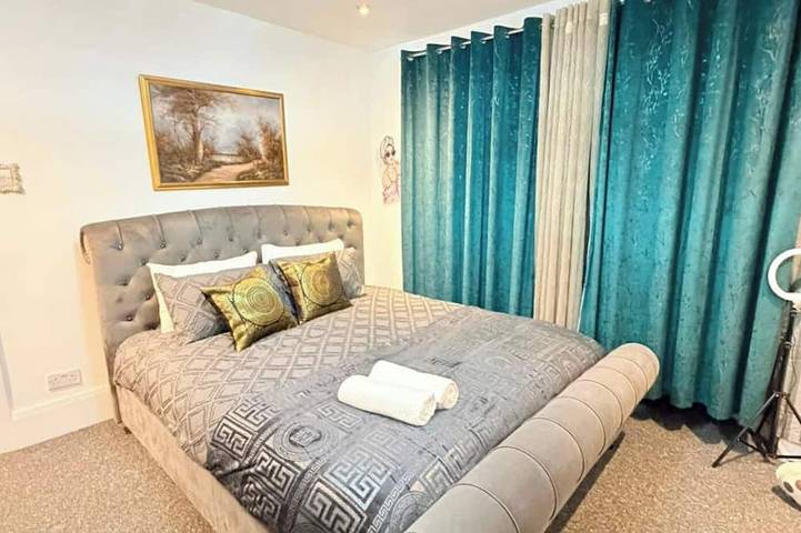7 Guests 3-Br free parking-near Manchester Airport in Stockport, Grand Manchester