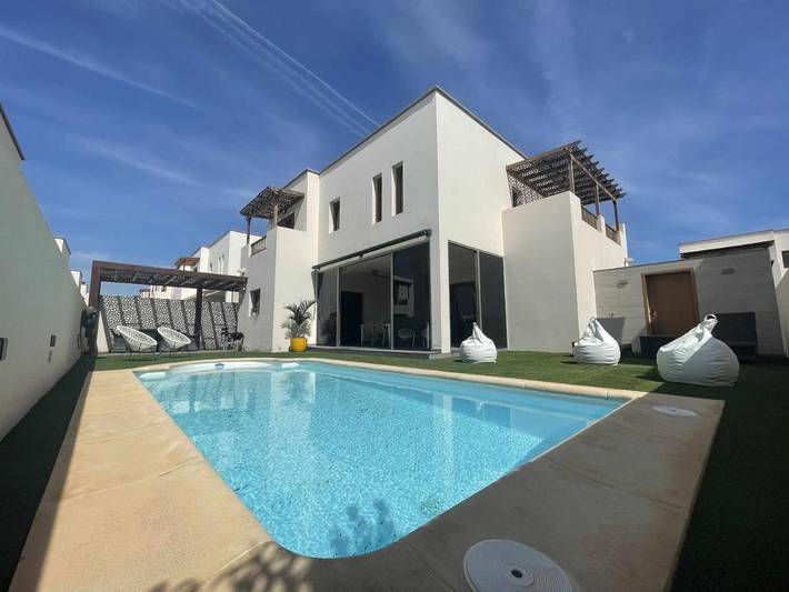 Casa de vacaciones para 10 personas, con Balcón y Jacuzzi además de Terraza y Piscina en Las Caletas