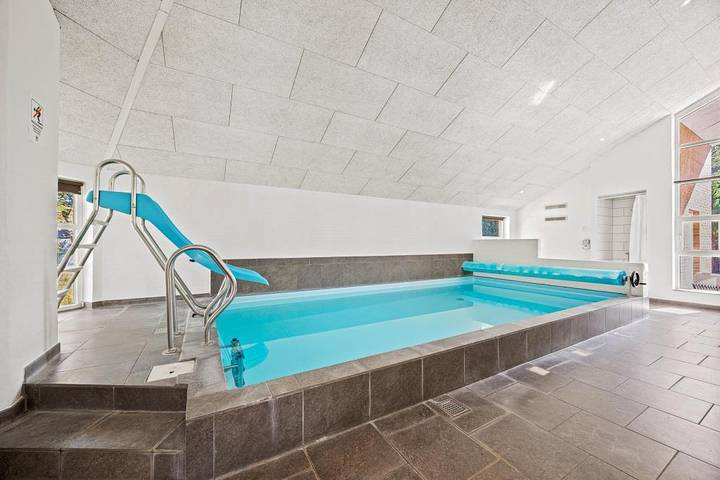 A dream holiday home with a pool, spa and sauna in the heart of Blåvand in Blavand, Región de Varde