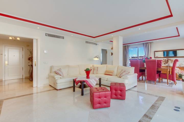 Apartamento inteiro, Apartamento 'Amazing' com vista para o mar, Wi-Fi e ar condicionado in Marbella Centro, Marbella