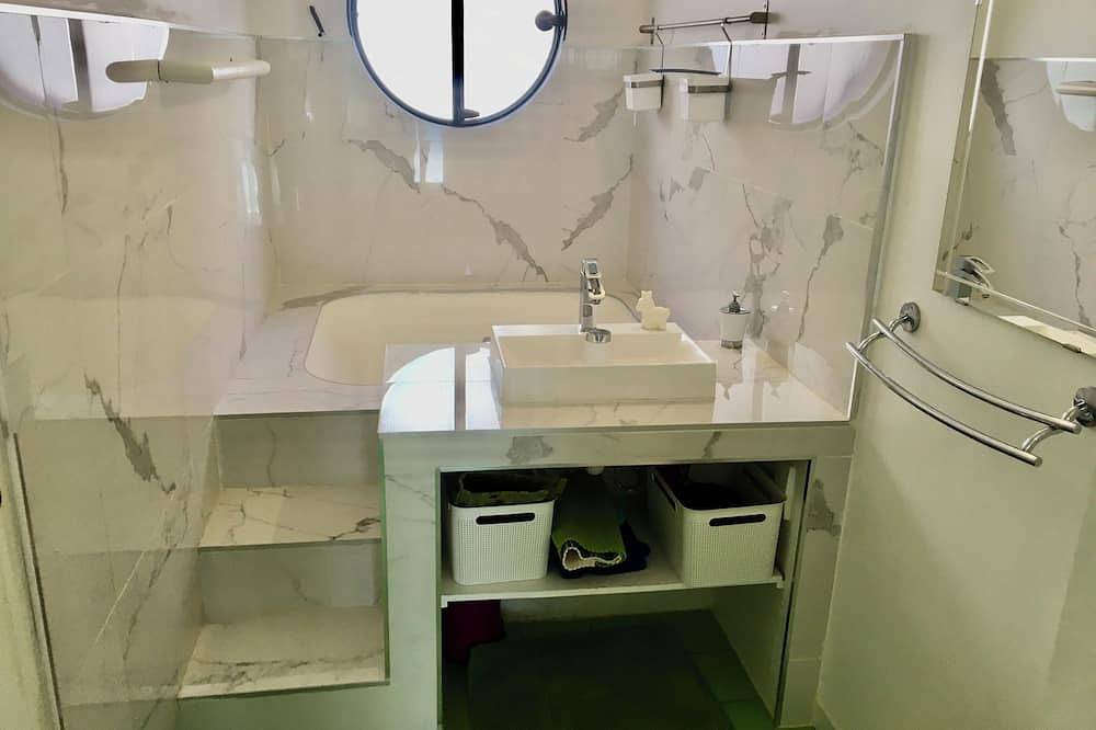 Appartement entier, Très bel appartement dans résidence privée in Hyeres, Côte méditerranéenne (France)
