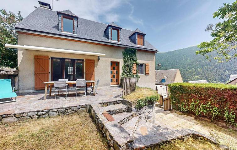 Location de vacances pour 9 personnes, avec terrasse et jardin, animaux acceptés à Aulon