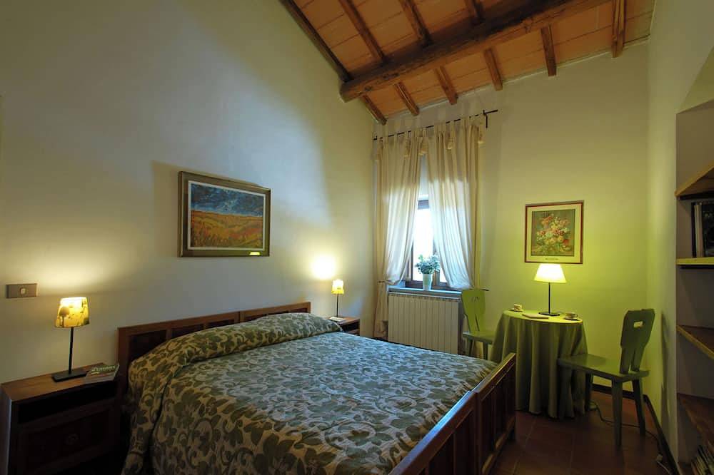 Old Casale in a Huge Country Side in Peace and Relax, Between Umbria and Tuscany in Città della Pieve, Provincia de Perugia