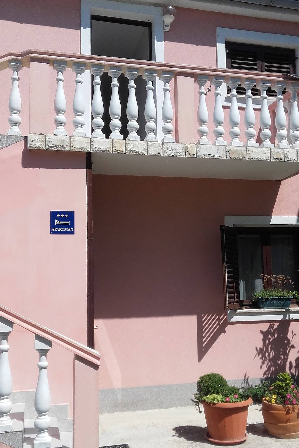 Ganze Wohnung, 2-Zimmer-Ferienwohnung mit Terrasse Privlaka, Zadar A-14654-a in Privlaka, Zadar