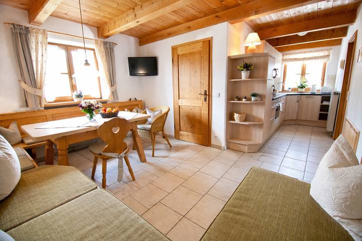Ferienhaus für 6 Personen, mit Terrasse und Garten sowie Pool im Tölzer Land - 2