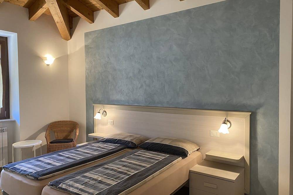 Geheel appartement, Villa Carlotta type C1, prachtig uitzicht, groot balkon, 300m van het meer, 4-5 personen. in Idro, Garda Bergen