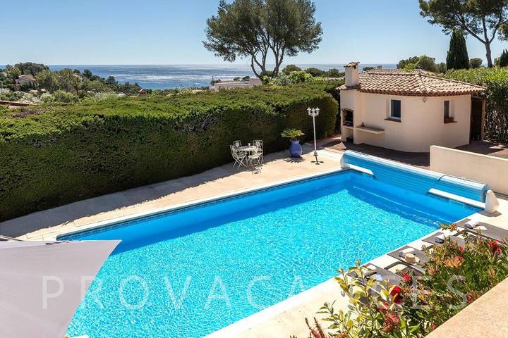 Villa for 7 people, with garden and pool - 1