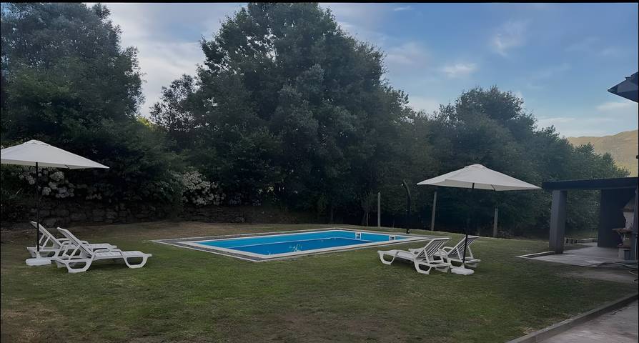 Location de vacances pour 8 personnes, avec vue sur le lac et jardin, animaux acceptés à Terras de Bouro