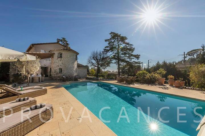 Villa pour 10 personnes, avec Balcon/Terrasse ainsi que Jardin et Piscine à Tourrettes-sur-Loup