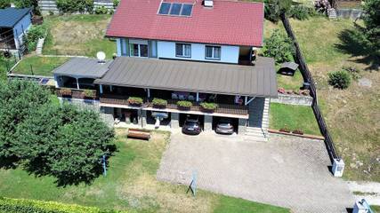 Ferienwohnung für 5 Personen, mit Seeblick und Pool sowie Terrasse und Garten am Wörthersee