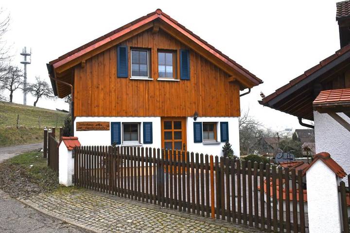 Ferienhaus für 3 Personen, mit Terrasse und Garten sowie Ausblick in Geisingen