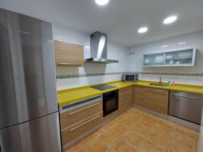 Apartamento para 6 personas, con jardín además de vistas y piscina en Churriana