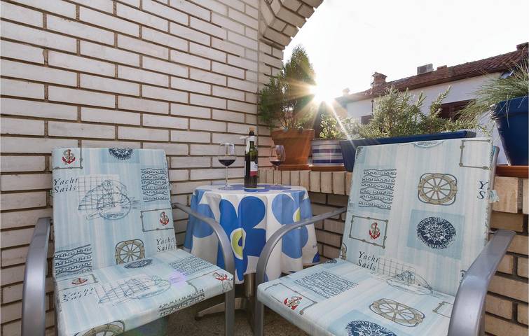 Apartamento vacacional entero, Encantador, a 2 km de la playa: acogedor apartamento de 1 dormitorio con terraza y wifi in Rovinj (Istria), Rovinj