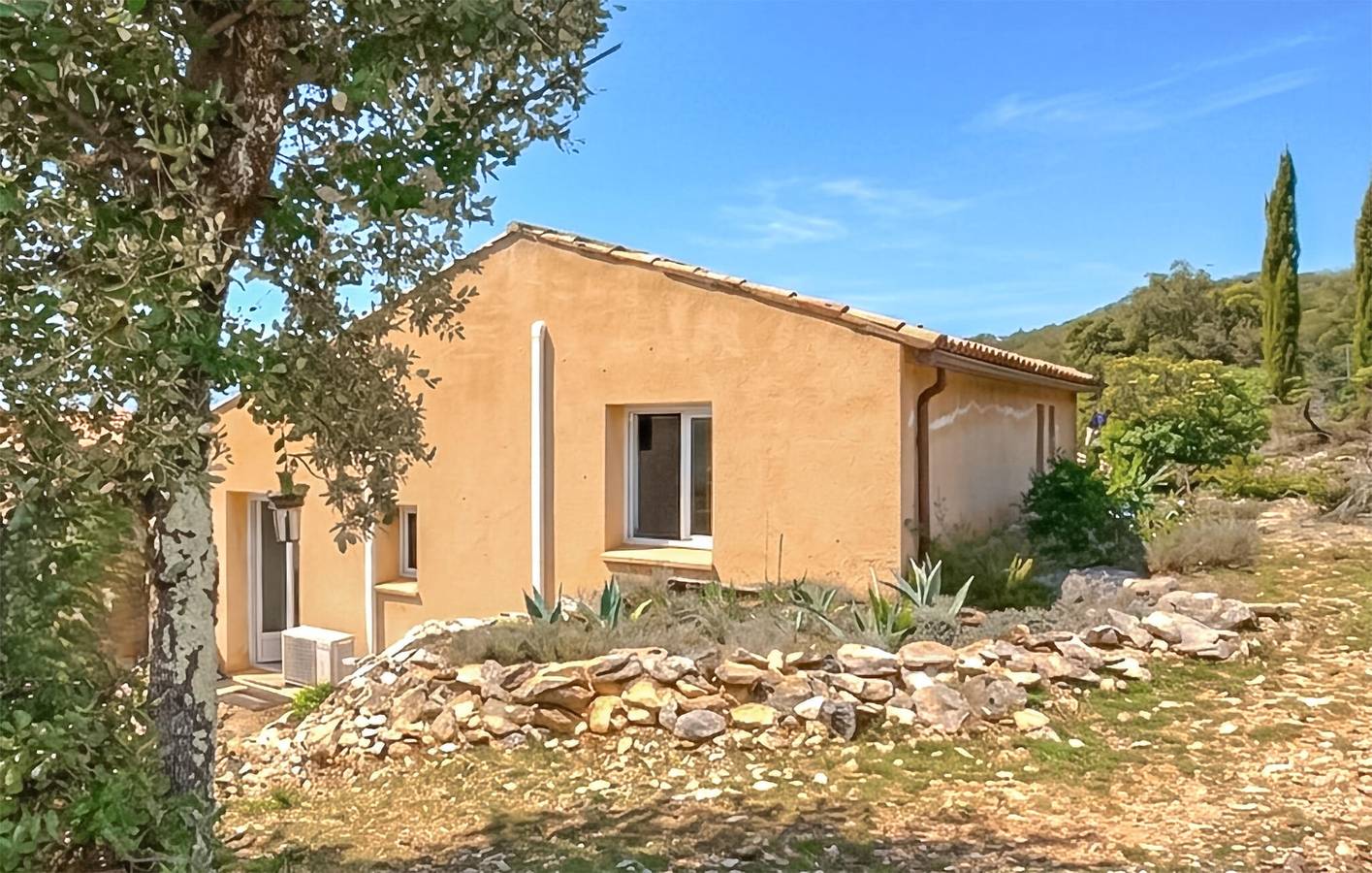 Appartement moderne d'une chambre avec piscine et jardin près de Saint-Saturnin-lès-Apt in Saint-Saturnin-lès-Apt, Parc naturel régional du Luberon