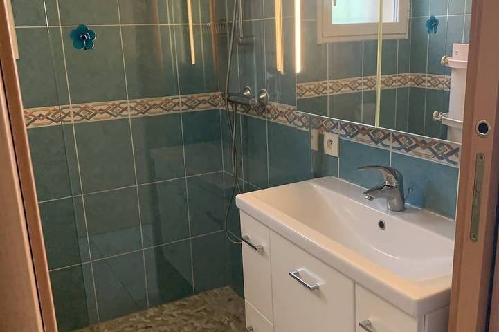 Ganze Wohnung, Apartment T2 Sea View, Air-conditioned, 4 People swimming pool in the residence in Sant Ambroggio, Lumio