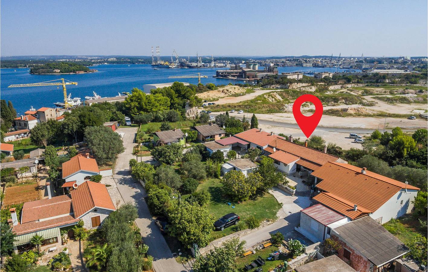 Charmante 2-Zimmer-Wohnung in der Nähe des FKK-Strandes mit Terrasse und Parkplatz in Pula-Medulin, Pula