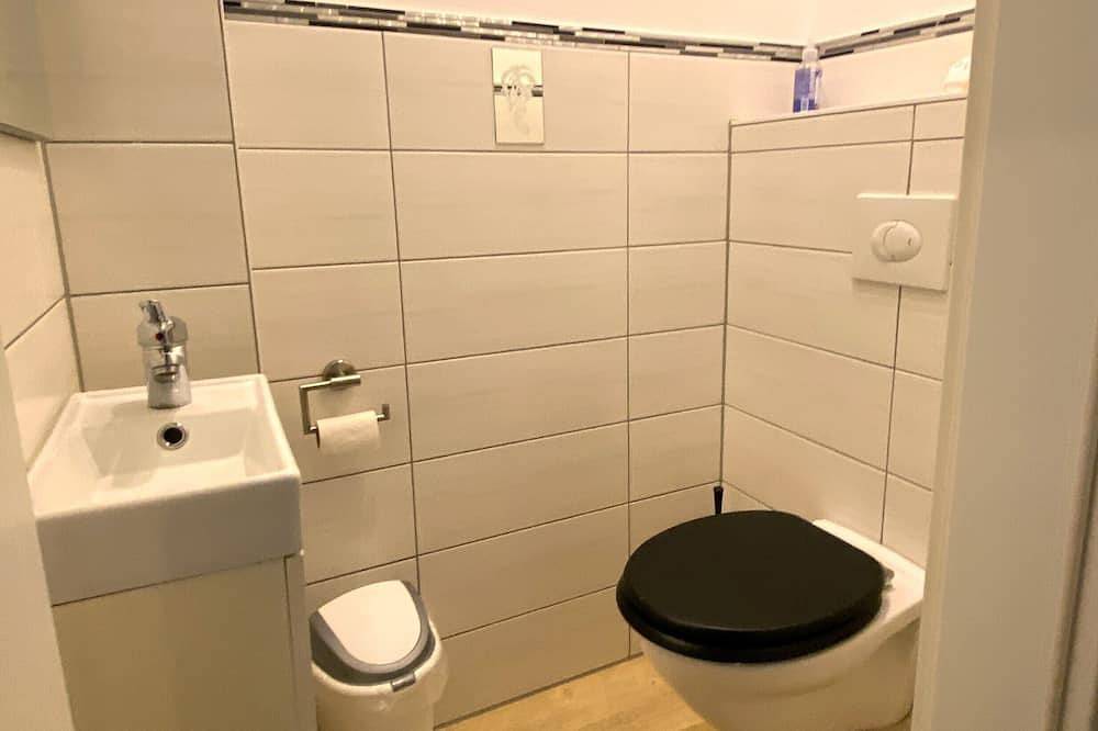 Ganze Wohnung, Gemütliche Ferienwohnung mit zwei Schlafzimmern an der sonnigen Untermosel in Burg Eltz, Burgen (Mosel)