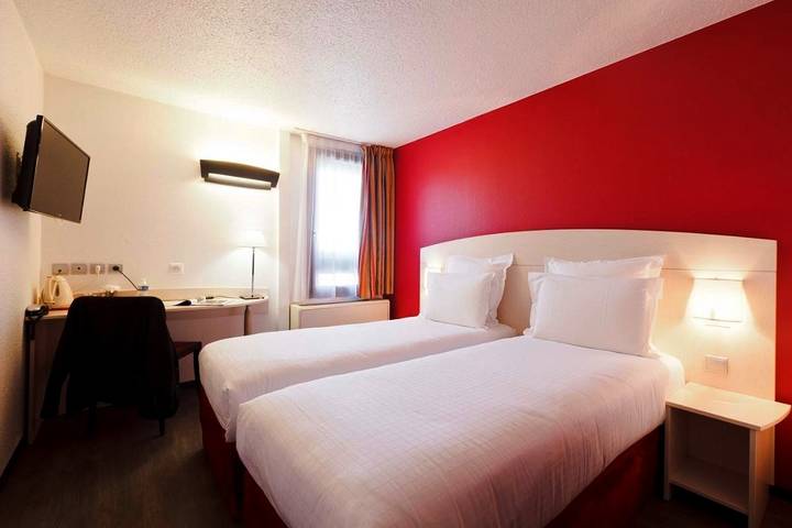 Hôtel pour 2 personnes, avec jardin, animaux acceptés à Saint-Genis-Laval - 4