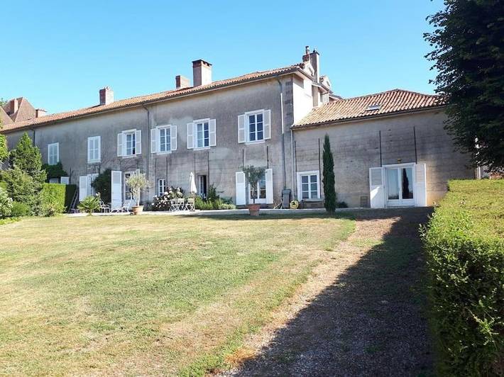 Gîte pour 12 personnes, avec balcon et vue à Le Vigen