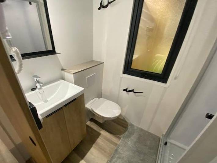 Camping Le Mas des Sédariès - Mobilheim 6 personen - Premium, 3 Schlafzimmer, 2 Bäder, 6 Personen in Westerndorf in Villefort, Cevennen