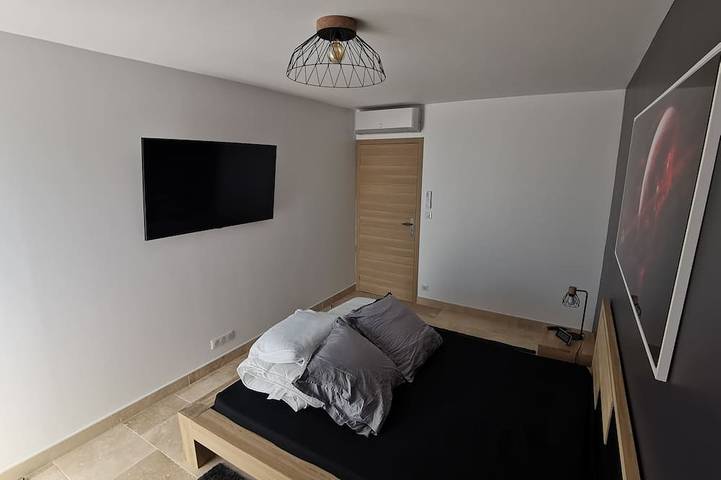 Appartement entier, Grand T3 85 m² situé à 15 min à pied des plages in Le Pradet, Côte méditerranéenne (France)