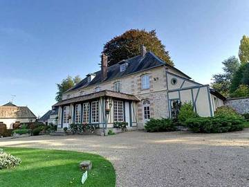 Gîte pour 17 personnes, avec piscine ainsi que jacuzzi et jardin dans Harquency