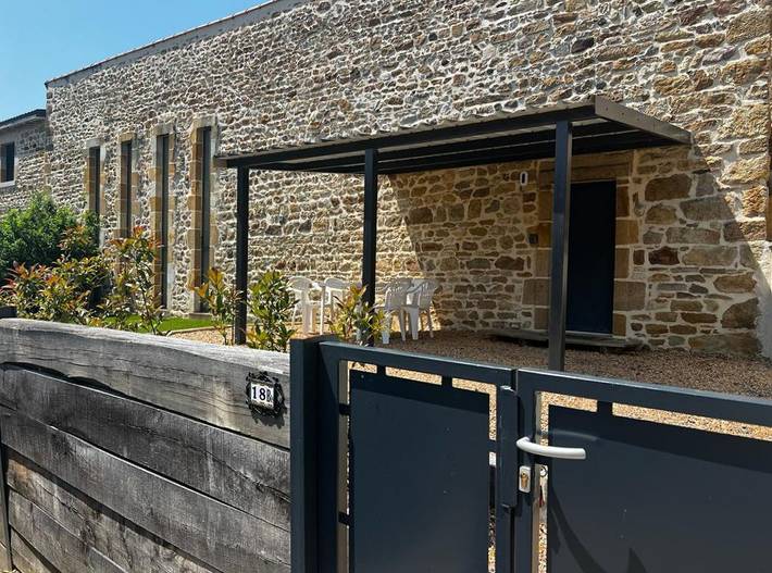 Gîte pour 4 personnes, avec terrasse et jardin à Vic-le-Comte