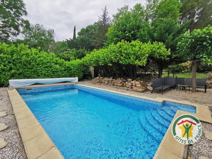 Gîte pour 7 personnes, avec terrasse ainsi que piscine et jardin - 1