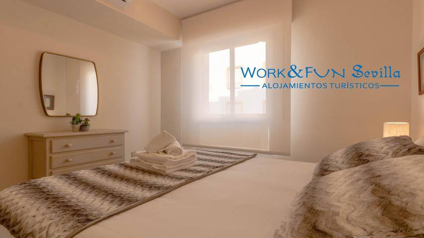 Entire holiday apartment, Apartment 'The Joy in Triana' ⭐⭐⭐ in Central Seville, Sevilla
