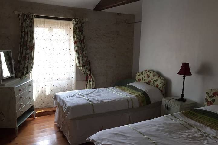 Location de vacances pour 8 personnes, avec jardin à La Caillère-Saint-Hilaire - 3