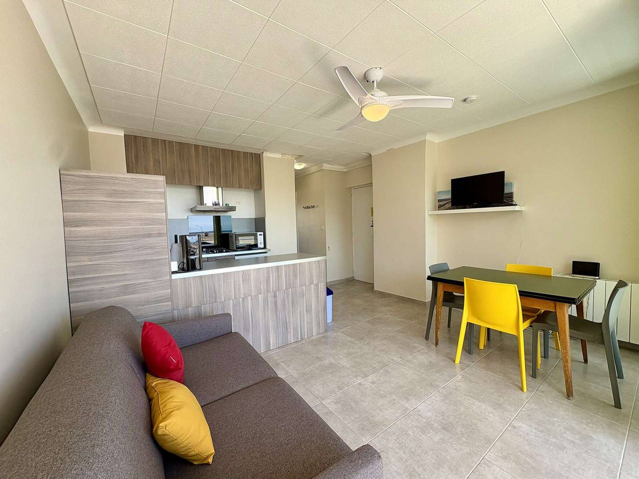 Appartement entier, Appartement 2 pièces pour 5 - Proche plage avec terrasse et parking in Port-la-Nouvelle, Côte méditerranéenne (France)