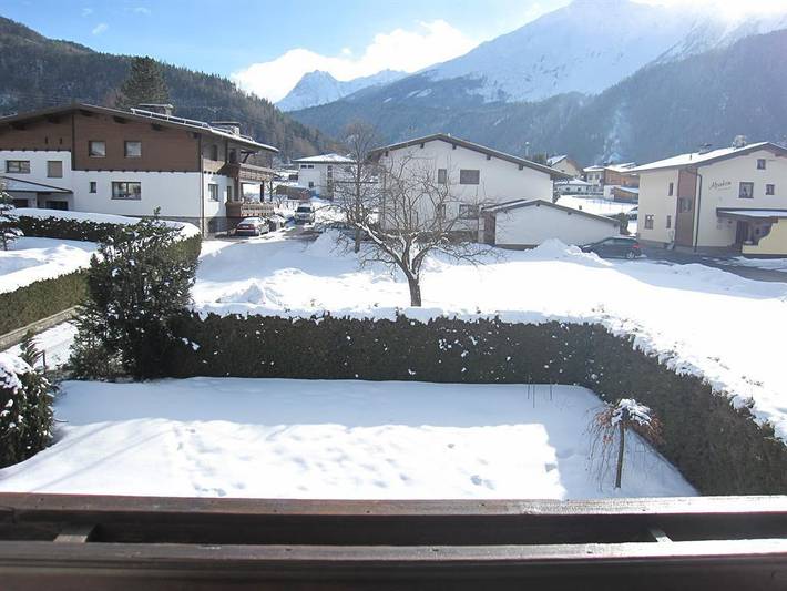 Ferienwohnung für 5 Personen, mit Balkon und Terrasse sowie Garten in Umhausen - 2