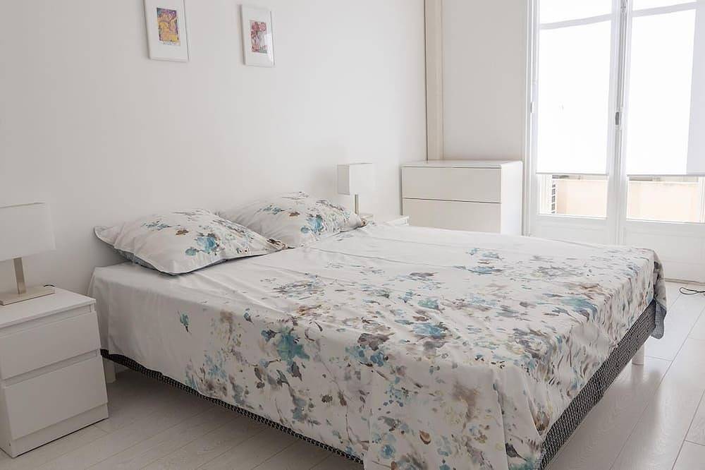 Appartement entier, New ! 2 Pieces Design,  Centre ville, 200 m plages, climatisé in Menton, Région de Nice