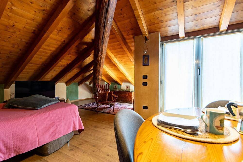Appartement entier, L'Atelier, artistc luxury apartment, Ac Wifi, Garage, Arona in Arona (Lago Maggiore), Commune de Arona