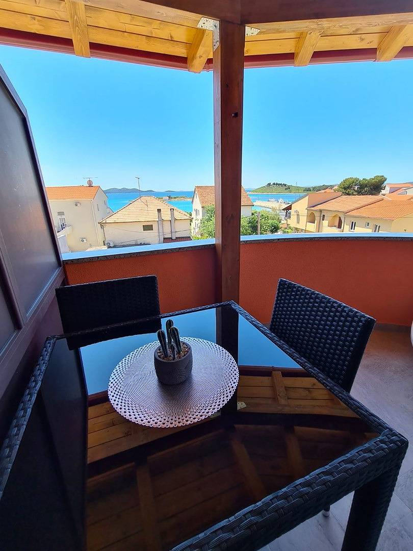 Cały apartament, Apartament wakacyjny dla 2 osób z balkon/ taras in Pakoštane, Zadar