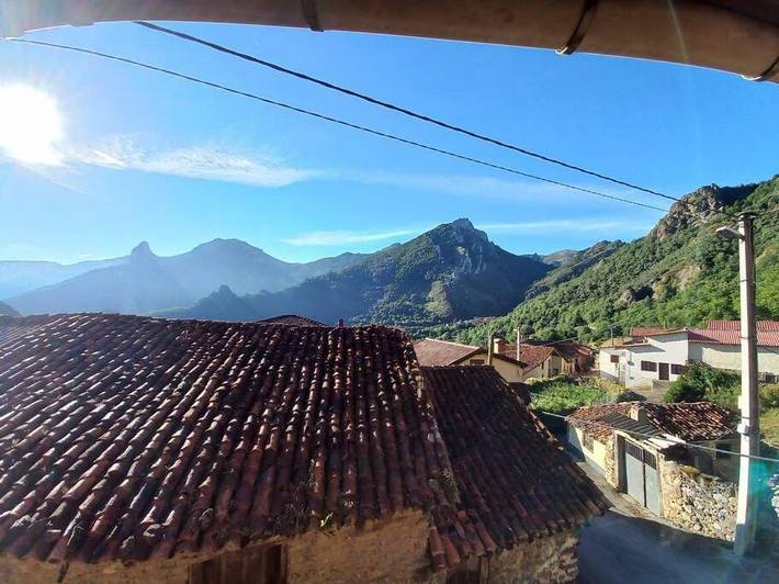 Casa rural para 9 personas, con vistas, Se admiten mascotas en Vega de Liébana