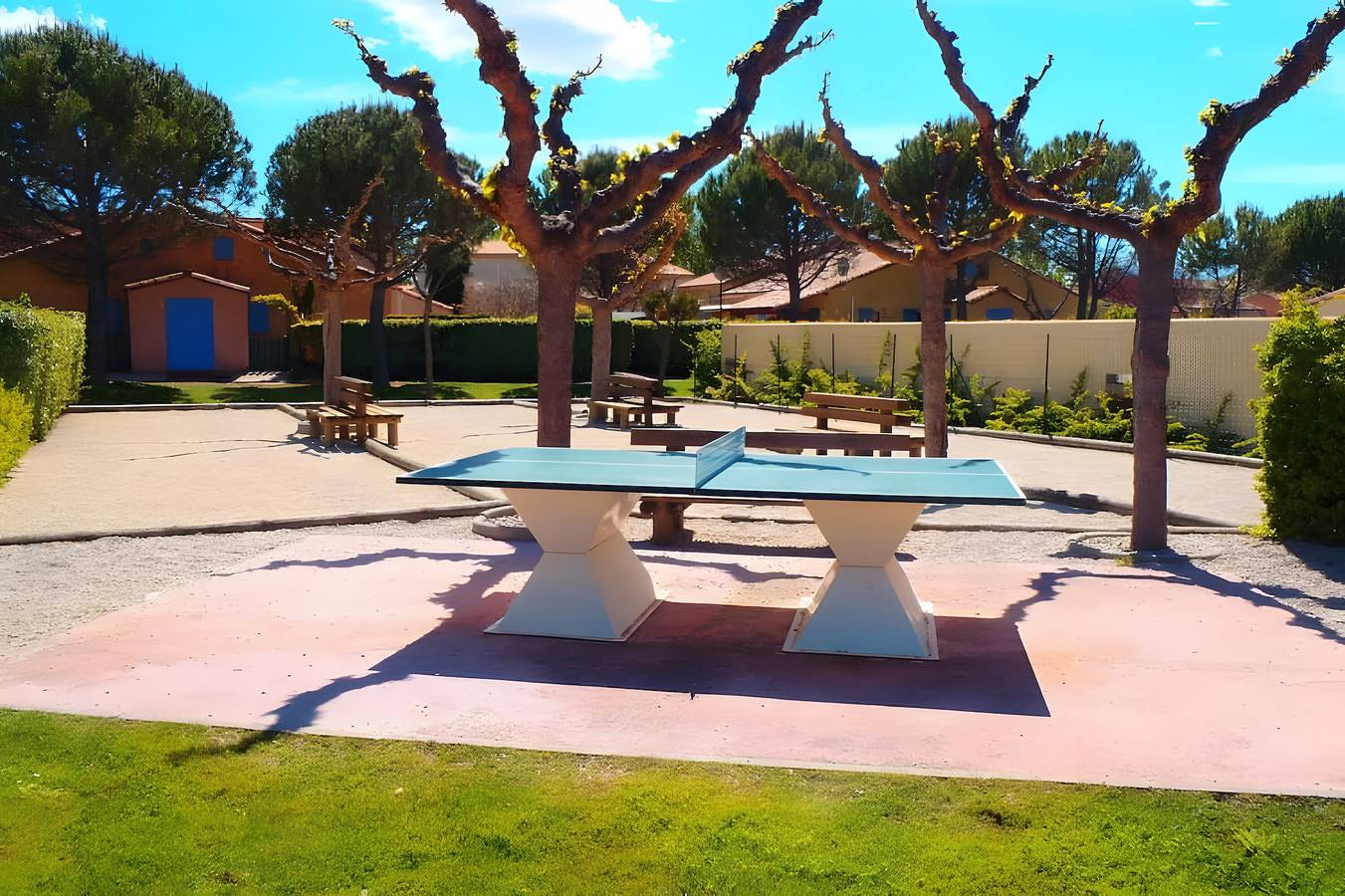 Ganze Wohnung, Charming 2-bedroom house with pool, wifi, ac in peaceful eyguières in Eyguières, Arles und Umgebung