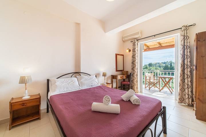 Διαμερίσματα διακοπών για 2 άτομα, με παιδική πισίνα και μπαλκόνι στην Παλαιοκαστρίτσα