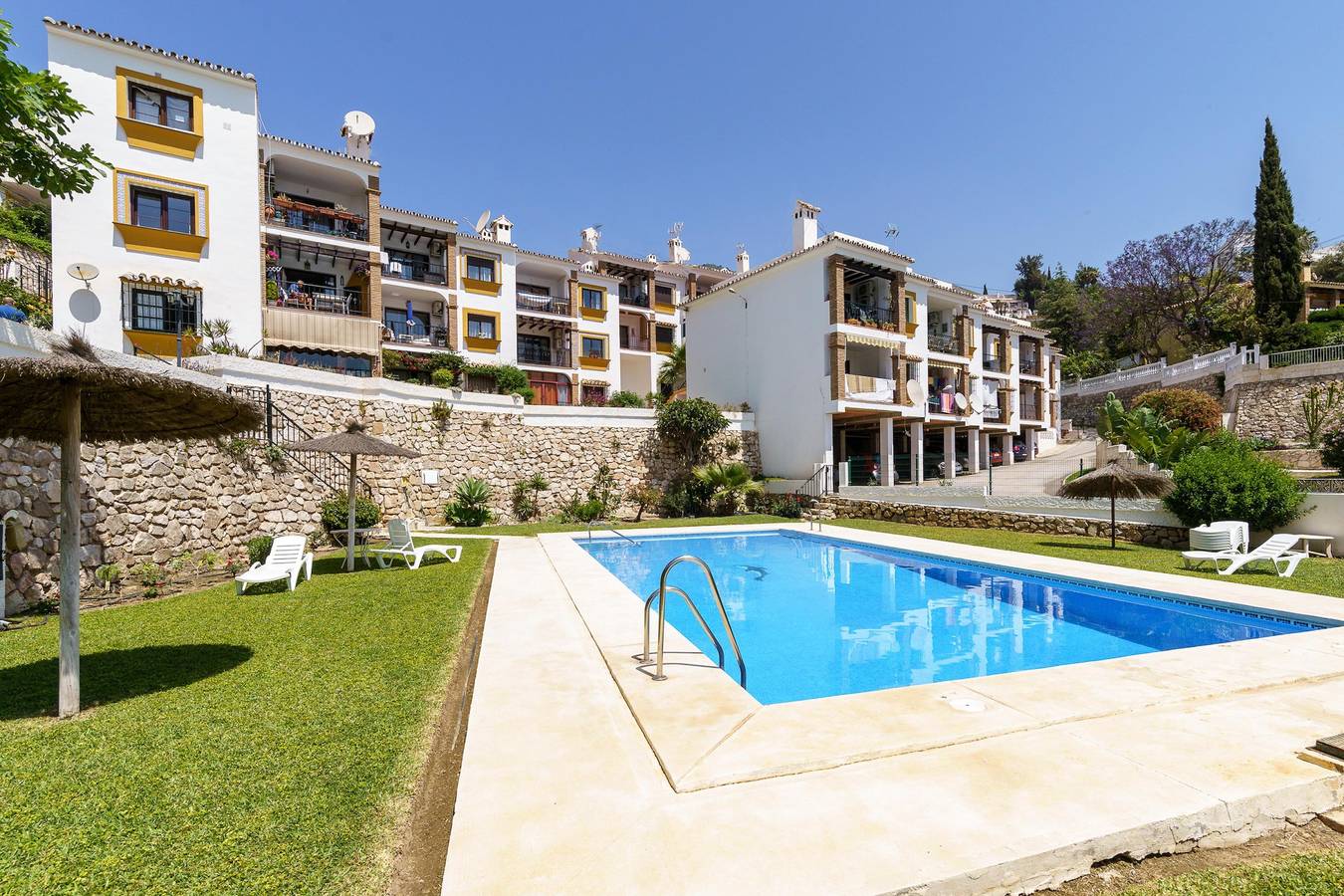 Entire apartment, Sunny Tranquility With Pool in La Capellania, Benalmádena