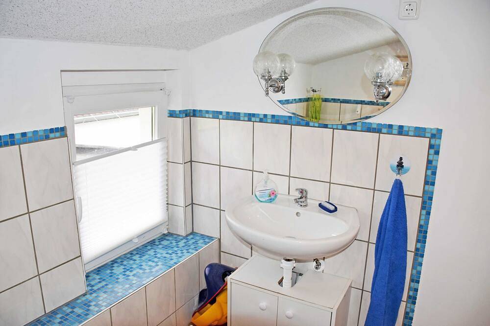 Entire apartment, Ferienzimmer Sandorn - Vacation on Hiddensee in beautiful Neuendorf in Neuendorf Hiddensee Island, Hiddensee