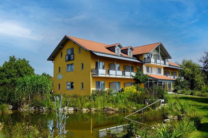 Hotel, mit Balkon/Terrasse und Terrasse sowie Whirlpool und Garten