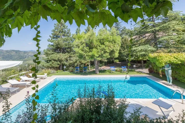 Chalet para 9 personas, con jardín además de piscina y jacuzzi - 1