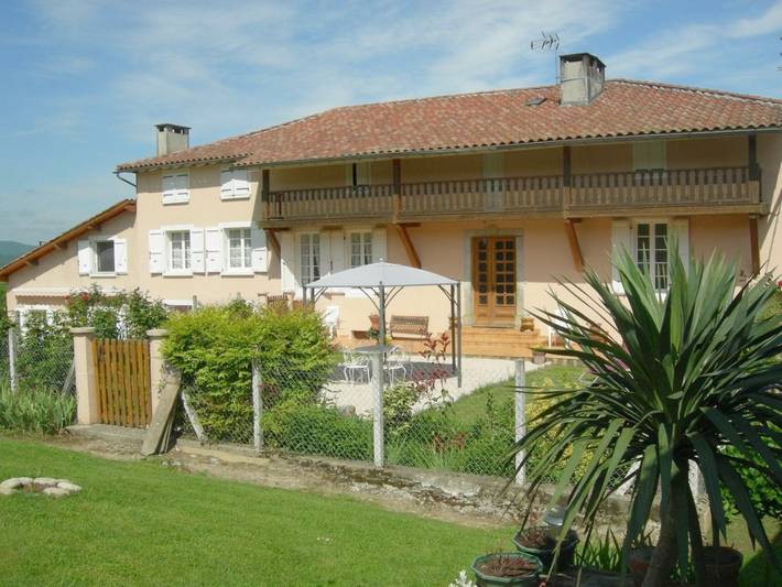 Location de vacances pour 7 personnes, avec Terrasse ainsi que Jardin et Vue à Caumont (Ariège)