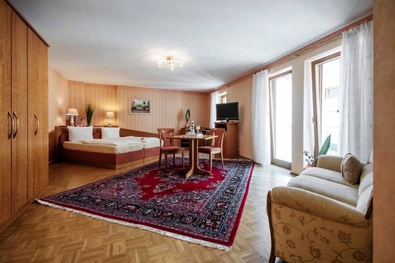 Hotel Zum grünen Kranz in Zell Stadt (Mosel), Zell (Mosel)