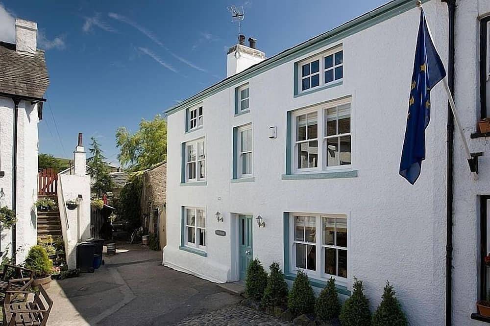 Luxury Historic House In The Heart Of Cartmel in Cartmel, Lake District