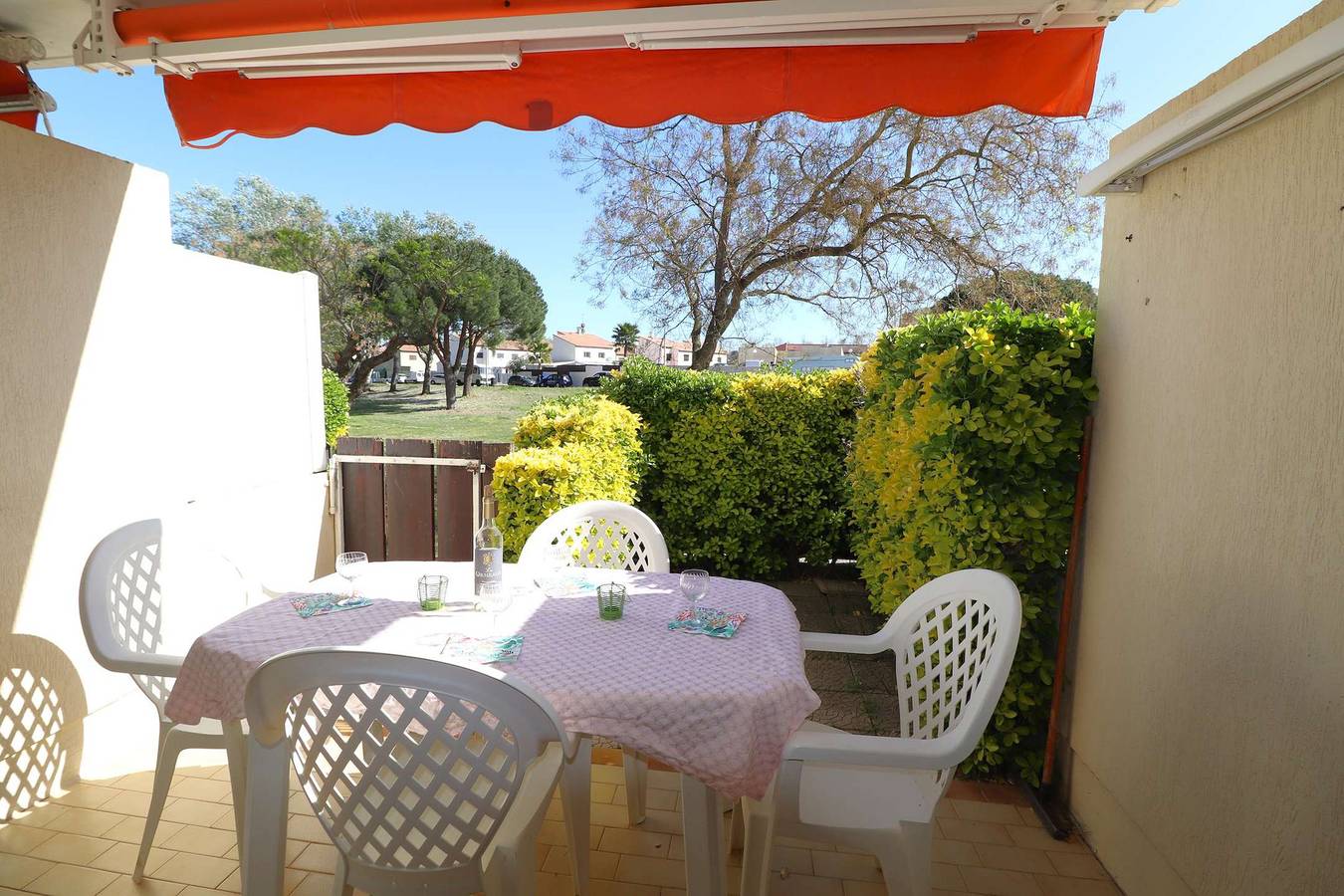 Appartement de vacances entier, 2 pièces cabine rez de jardin parking in Le Grau-du-Roi, Côte d'Améthyste